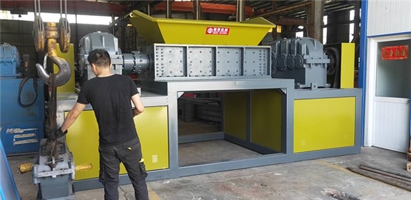 福建某客戶購(gòu)買塑料撕碎機(jī) 